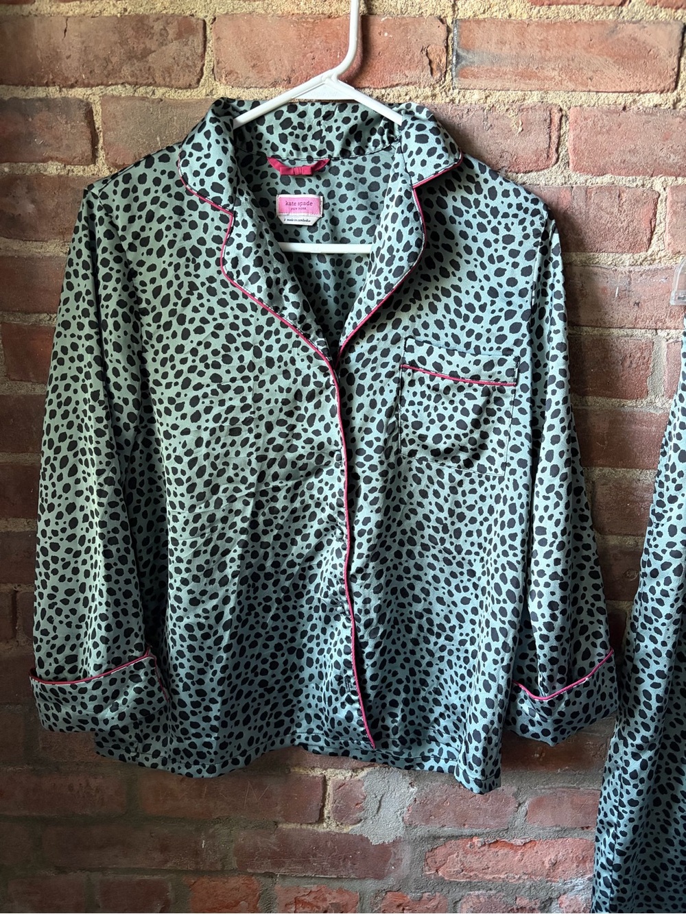 Kate Spade Green Satin Animal Spot Print Pajama Top Pants Sleep Set size small - Picture 2 of 6